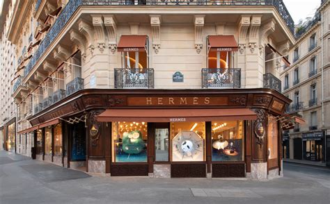 hermes shops in paris.